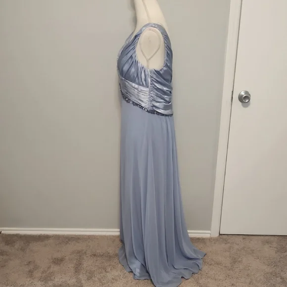 Patra Ellegant Blue Formal Dress - Picture 4 of 5